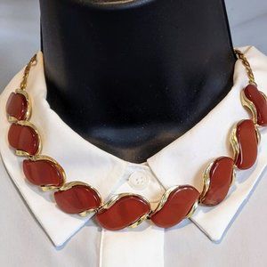 Lisner necklace on trend Amber color 17in